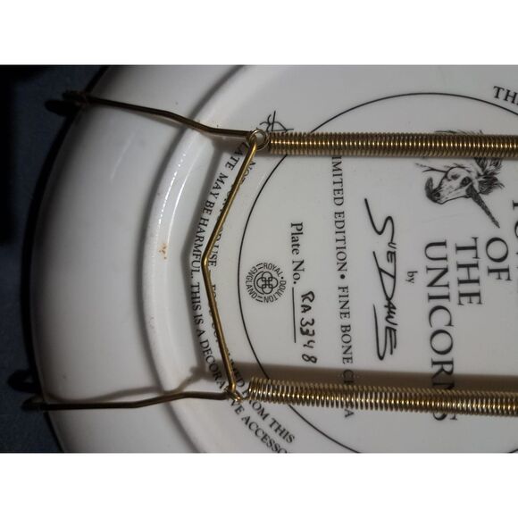 Franklin Mint Ltd Edition Royal Doulton Bone China "Power of the Unicorns" Plate - Picture 2 of 7